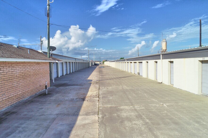 More Photos Of 5849 Holly Rd, Corpus Christi Self Storage For Sale