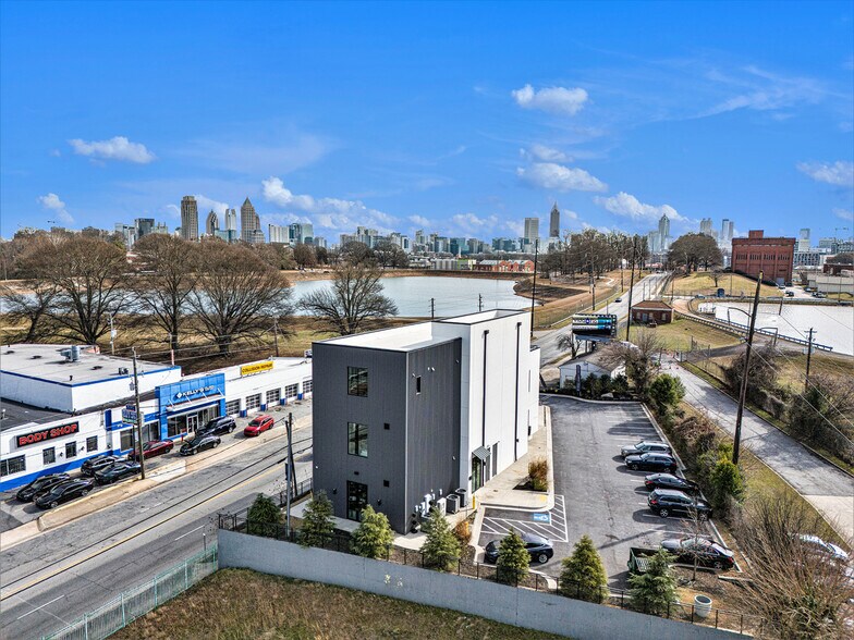 More Photos Of 1400 Howell Mill Rd NW, Atlanta Restaurant For Sale