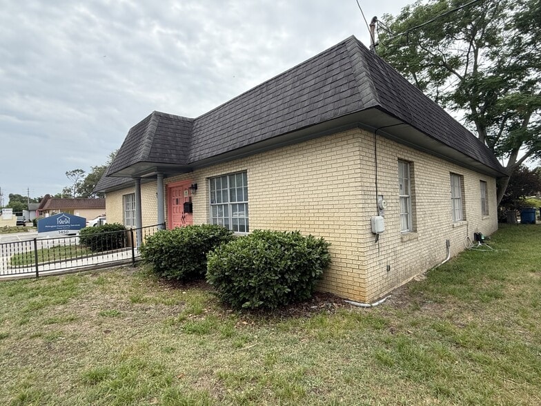 More Photos Of 1450 Rogero Rd, Jacksonville Office For Sale