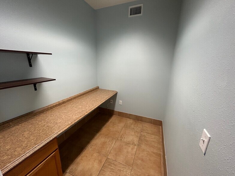 More Photos Of 37914 Daughtery Rd, Zephyrhills Medical For Sale