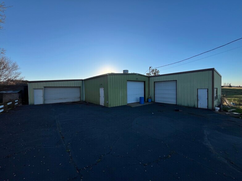 More Photos Of 17770 Latrobe Rd, Plymouth Flex For Lease