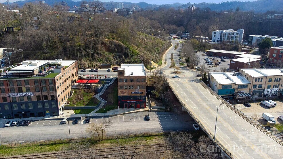 More Photos Of 109 Roberts St, Asheville General Retail For Sale