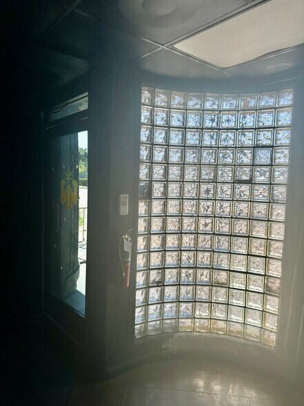 More Photos Of 5277 W Jefferson Blvd, Los Angeles General Retail For Sale