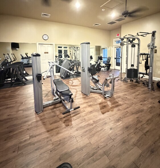 More Photos Of 422 Falls Pt SW, Madison Flex For Sale