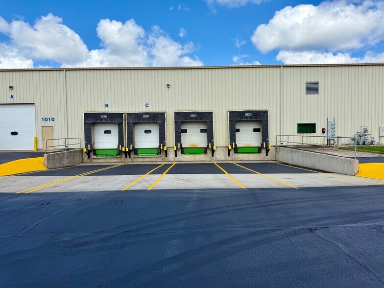 More Photos Of 1010 Strohmeyer Dr, Neenah Manufacturing For Lease