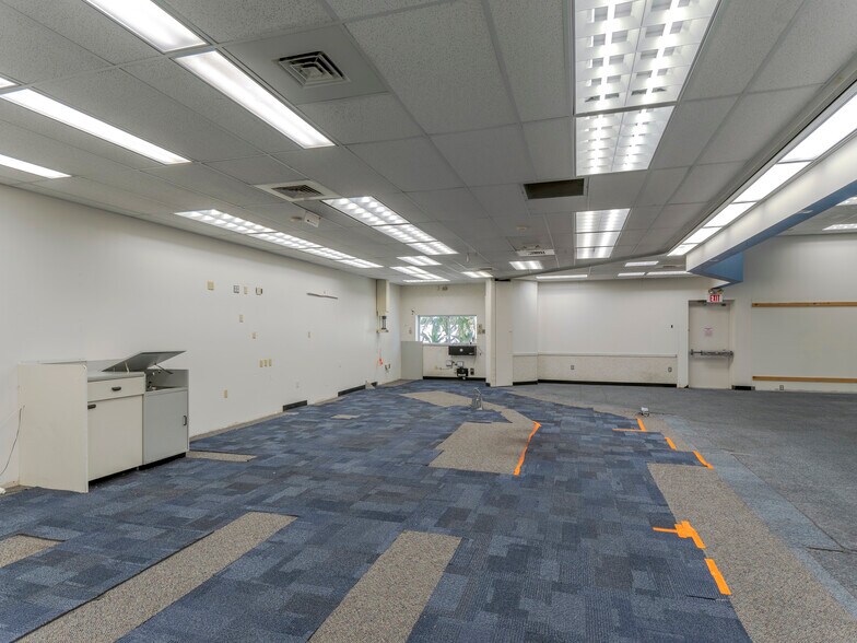 More Photos Of 6980 W Commercial Blvd, Lauderhill Drugstore For Sale