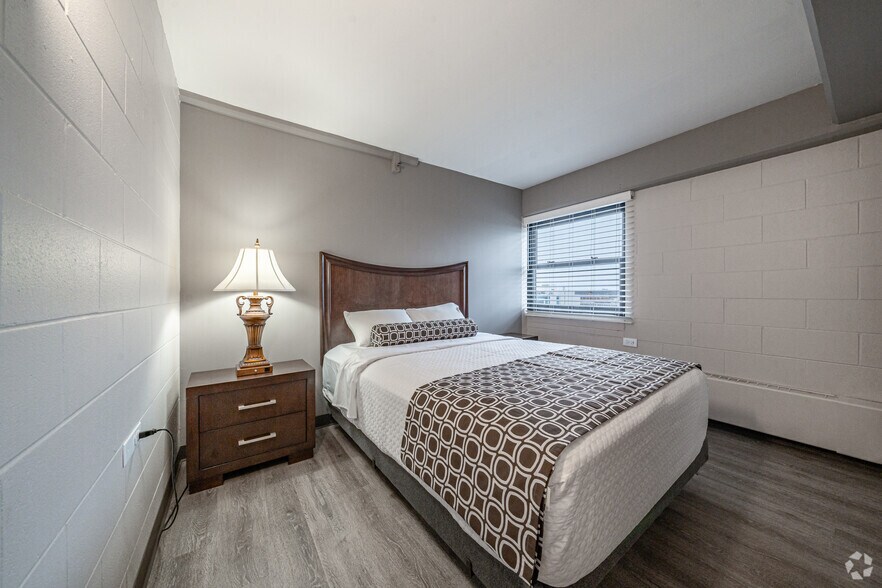 More Photos Of 311 N Ottawa St, Joliet Apartments For Lease