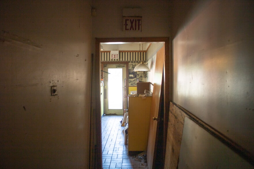 More Photos Of 600 Zanesville St, Beverly General Retail For Sale