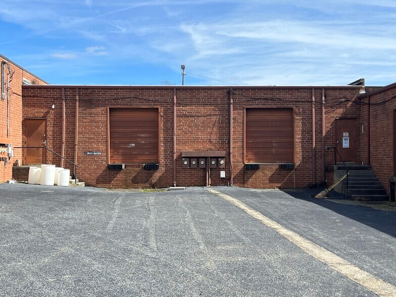 More Photos Of 12 Wendy Ct, Greensboro Unknown For Lease