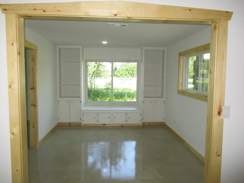 More Photos Of 12724 Lowden Ln, Manchaca Office Residential For Lease