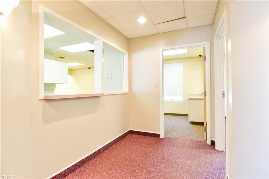 More Photos Of 8790 E Market St, Warren Medical For Sale