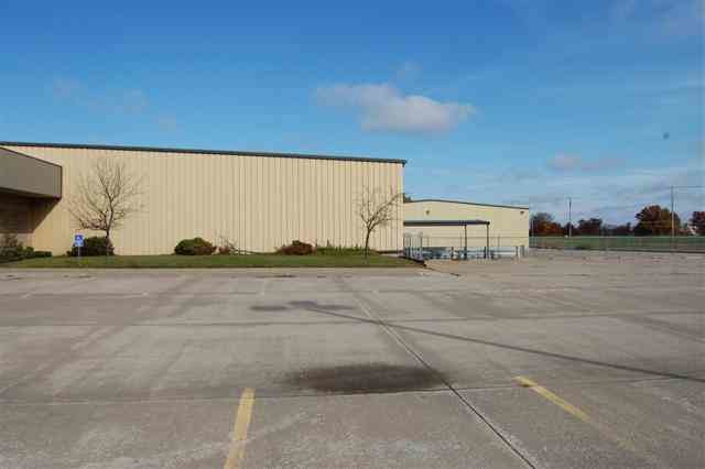 More Photos Of 1 Municipal Dr, Carrollton Distribution For Lease