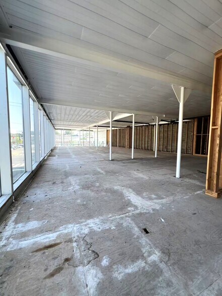 More Photos Of 115 E Main St, Smithtown Storefront For Lease