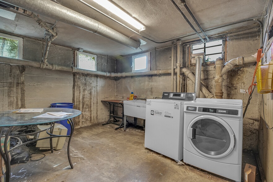 More Photos Of 1626 SE Alder St, Portland Apartments For Sale