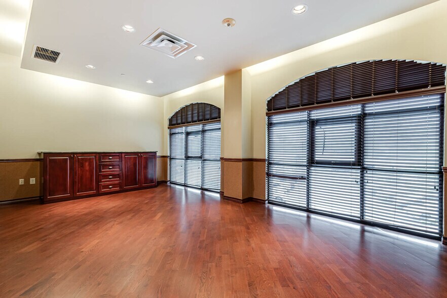 More Photos Of 2632 Broadway St, San Antonio Medical For Lease