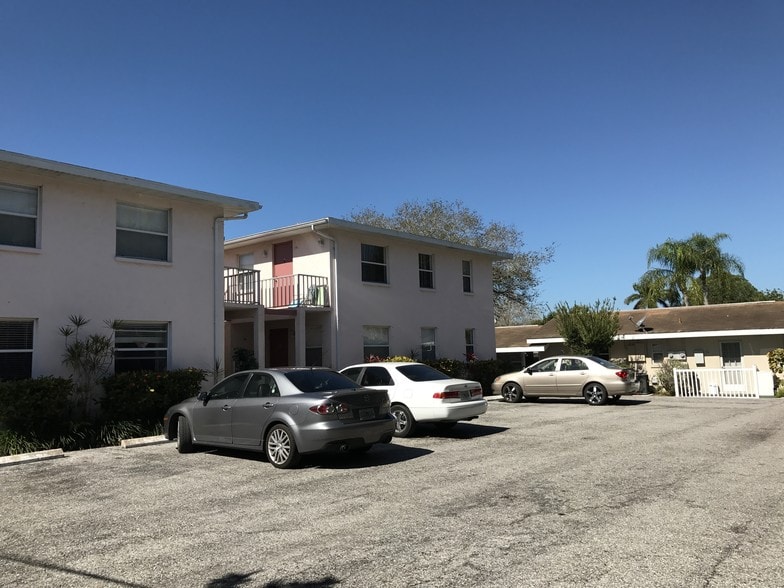 More Photos Of 1630 Redwood St, Sarasota Apartments For Sale