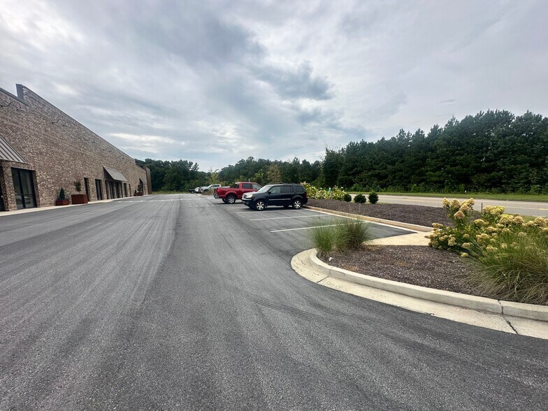 More Photos Of 4830 Marsett Pky, Cumming Light Manufacturing For Lease