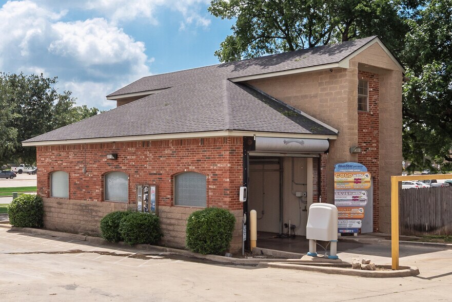 More Photos Of 1704 Teasley Ln, Denton Specialty For Sale