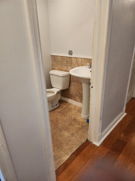 More Photos Of 5301 Harford Rd, Baltimore Office For Sale