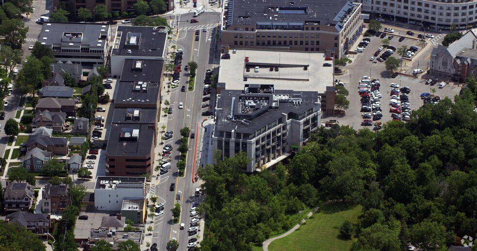 More Photos Of 387 N Old Woodward Ave, Birmingham Apartments For Lease