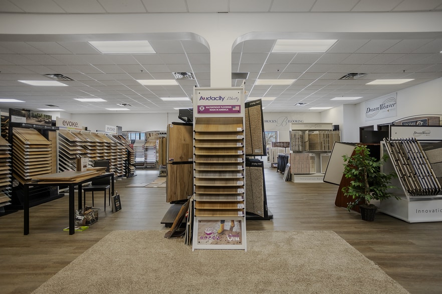 More Photos Of 2401 Highway 13 W, Burnsville Warehouse For Sale