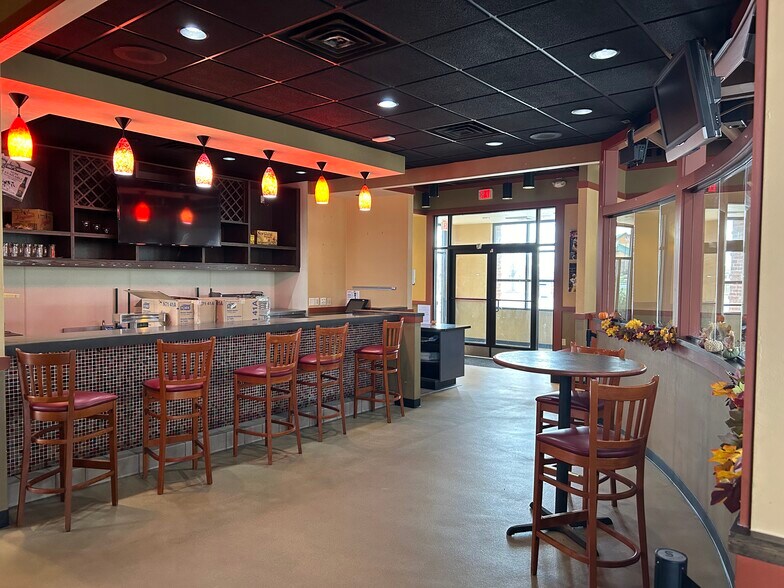 More Photos Of 859 Lombardi Ave, Green Bay Restaurant For Sale