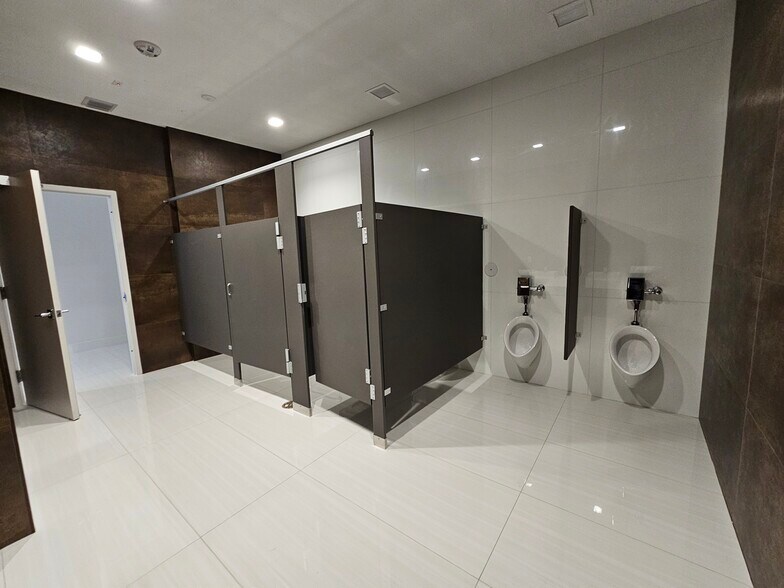 More Photos Of 1000-1100 E Hallandale Beach Blvd, Hallandale Beach Office For Lease