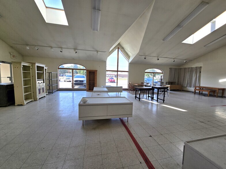 More Photos Of 1717 S Euclid Ave, Bay City Garden Center For Sale