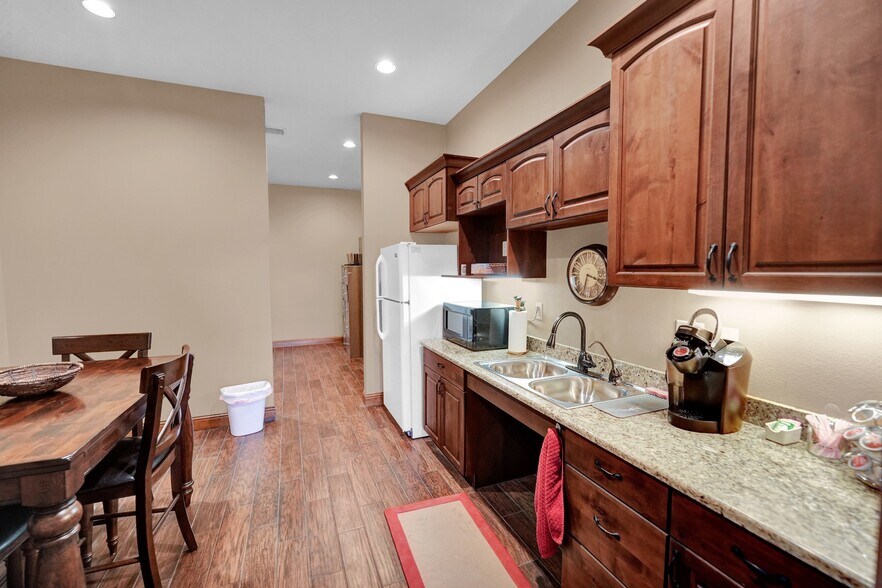 More Photos Of 5006 Portico Way, Midland Medical For Lease