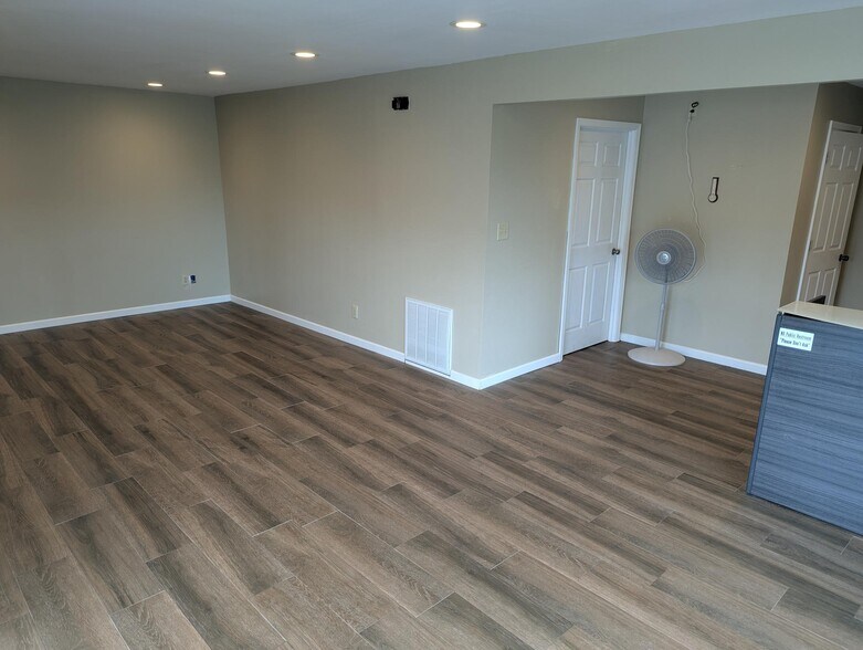 More Photos Of 2107 Floyd Rd, Columbus Self Storage For Lease
