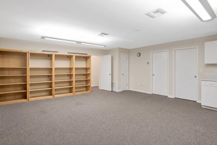 More Photos Of 6900 Fairfield Dr, Pensacola Office For Sale