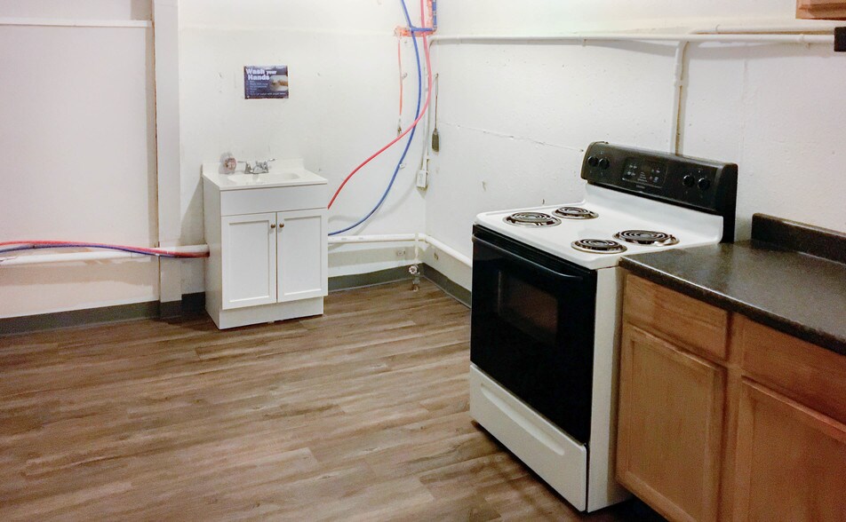 More Photos Of 1126 Old Route 66, Saint Robert Office For Sale