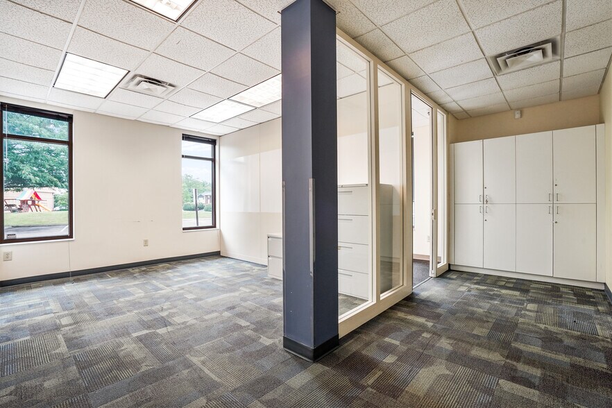 More Photos Of 10567 Sawmill Pky, Powell Office For Lease