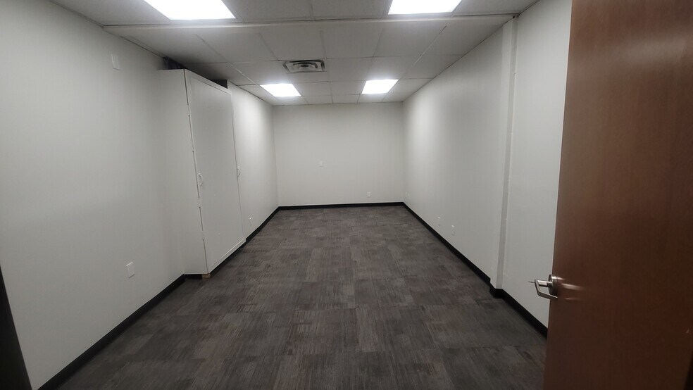 More Photos Of 1251 S Sherman St, Richardson Light Distribution For Lease