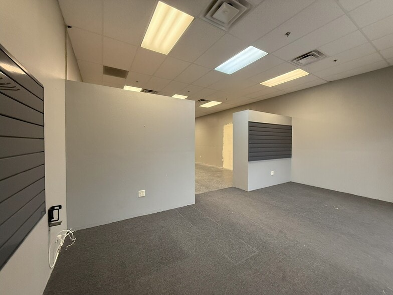 More Photos Of 901 Crossley Rd, Palm Springs Unknown For Lease