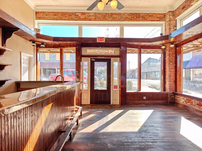 More Photos Of 5 Broadway St, McKenzie General Retail For Sale