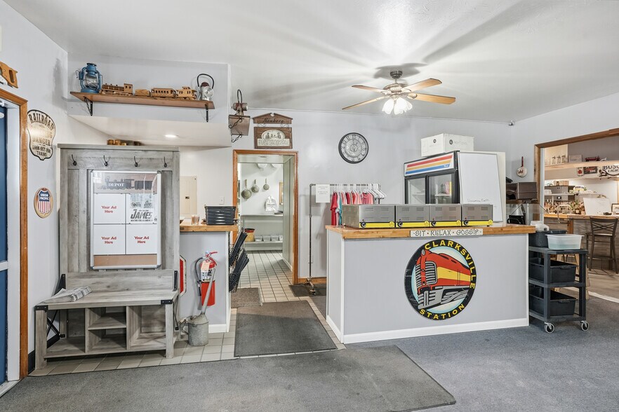 More Photos Of 4020 E Old US 30, Hamlet Restaurant For Sale