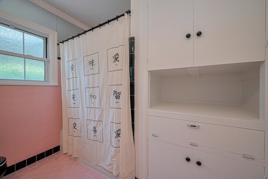 More Photos Of 826 Heights Blvd, Houston Office Residential For Sale