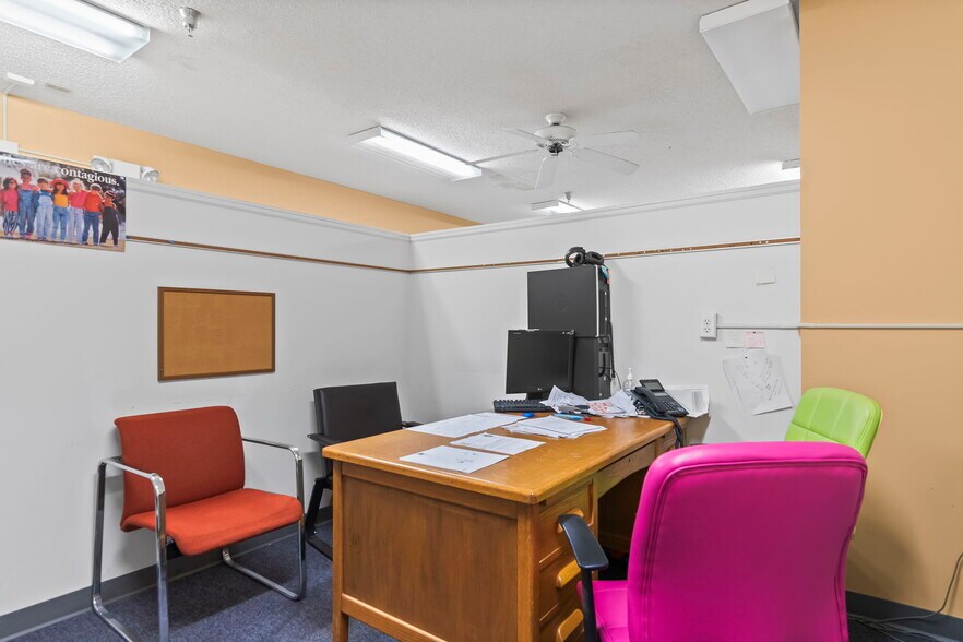 More Photos Of 805 Chatham Rd, Springfield Schools For Sale