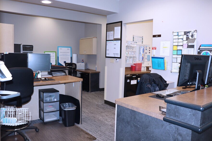 More Photos Of 24076 SE Stark St, Gresham Medical For Lease