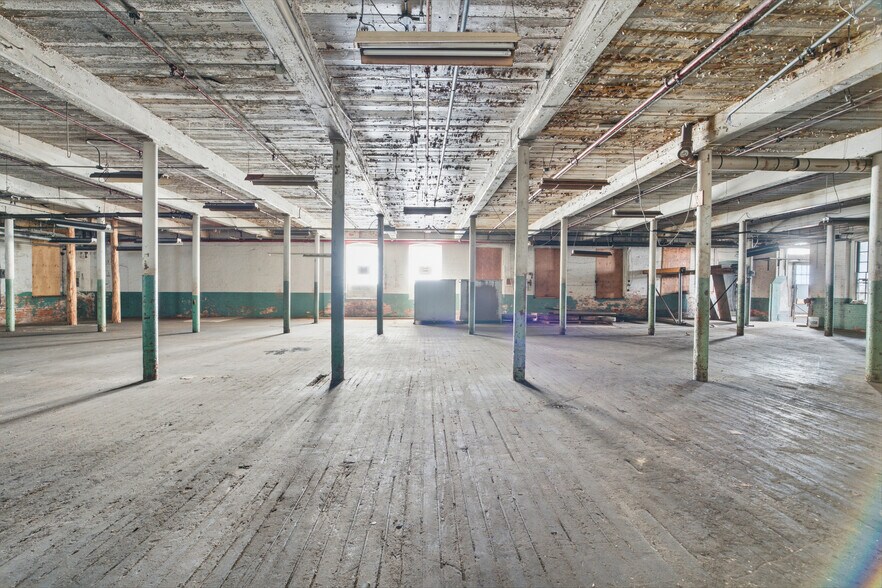 More Photos Of 59 Foundry St, Central Falls Manufacturing For Sale