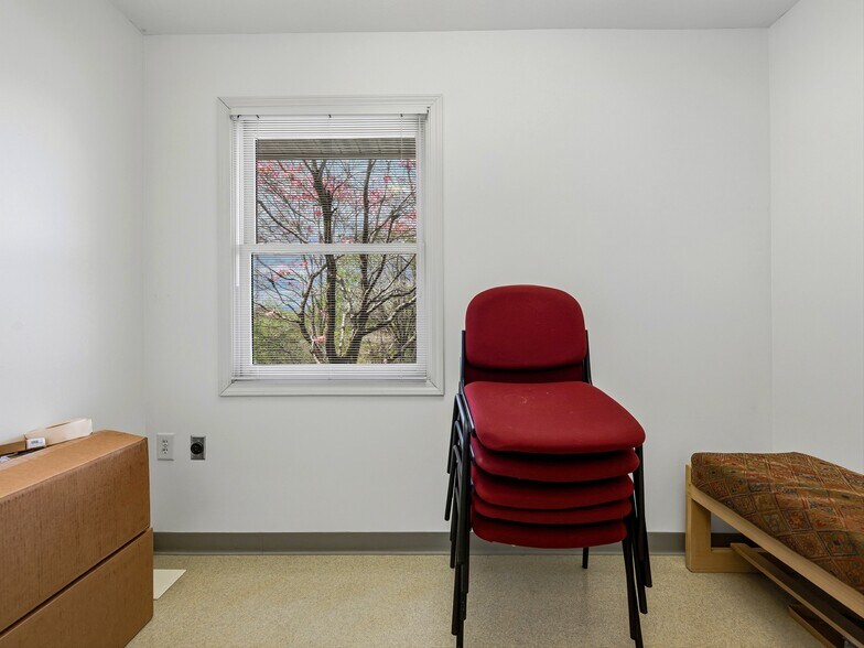 More Photos Of 2 Herman Avenue Ext, Asheville Office For Sale