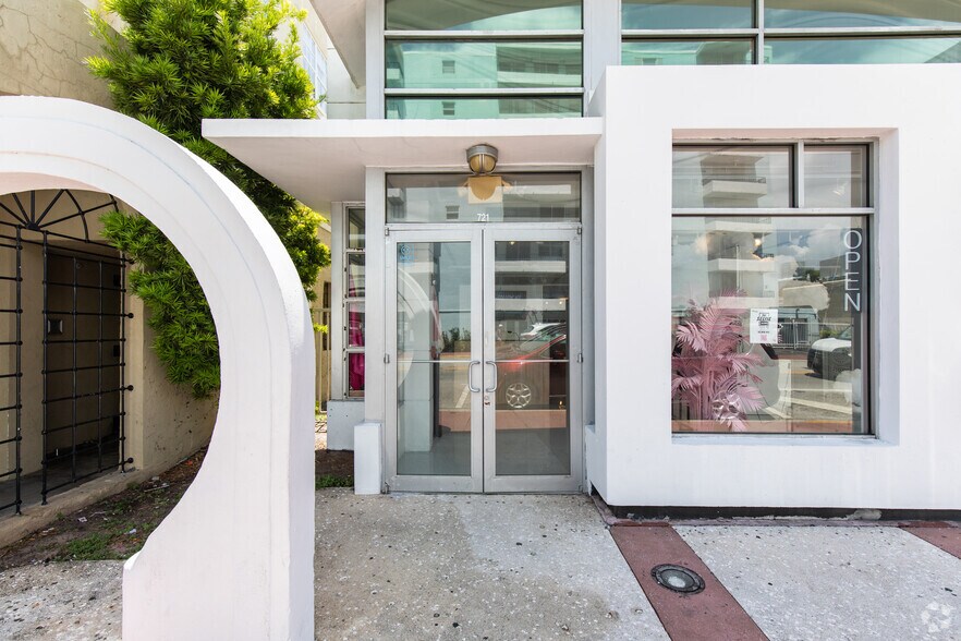 More Photos Of 721 Collins Ave, Miami Beach Storefront For Lease