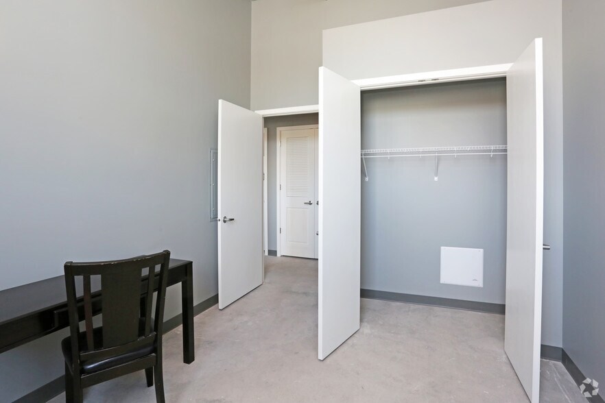 More Photos Of 511 Pershing Ave, Davenport Multifamily For Sale