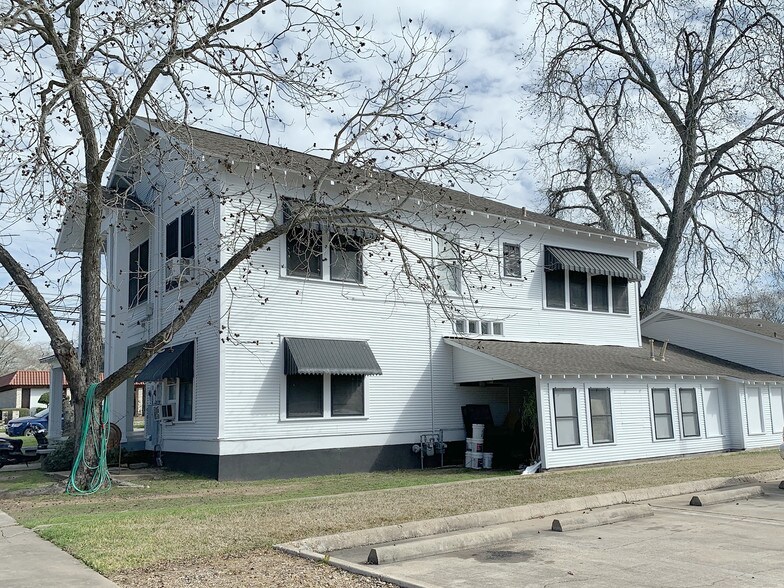 More Photos Of 158 E Colorado St, La Grange Apartments For Sale