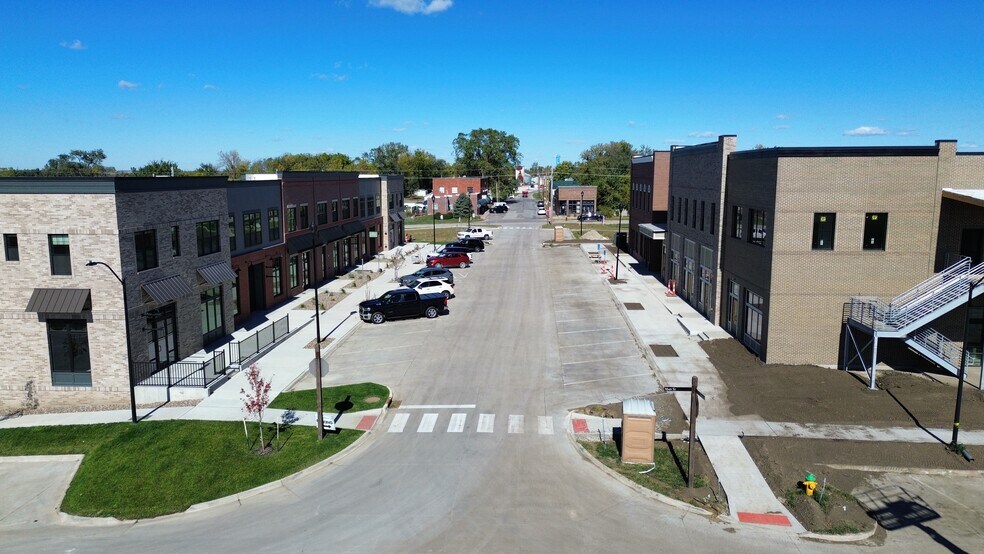 Primary Photo Of 1107 S 44th Pl, Cumming General Retail For Lease