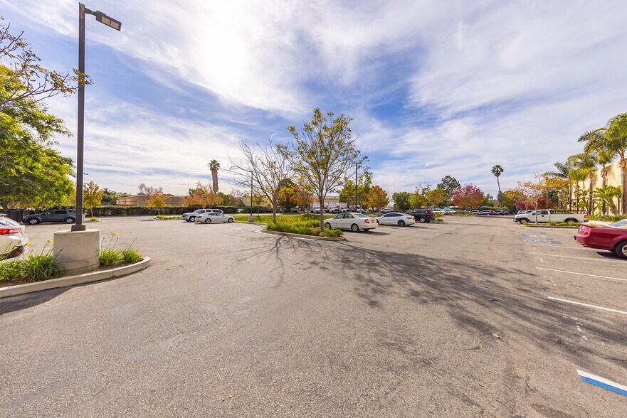 More Photos Of 2223 Eastman Ave, Ventura Manufacturing For Lease