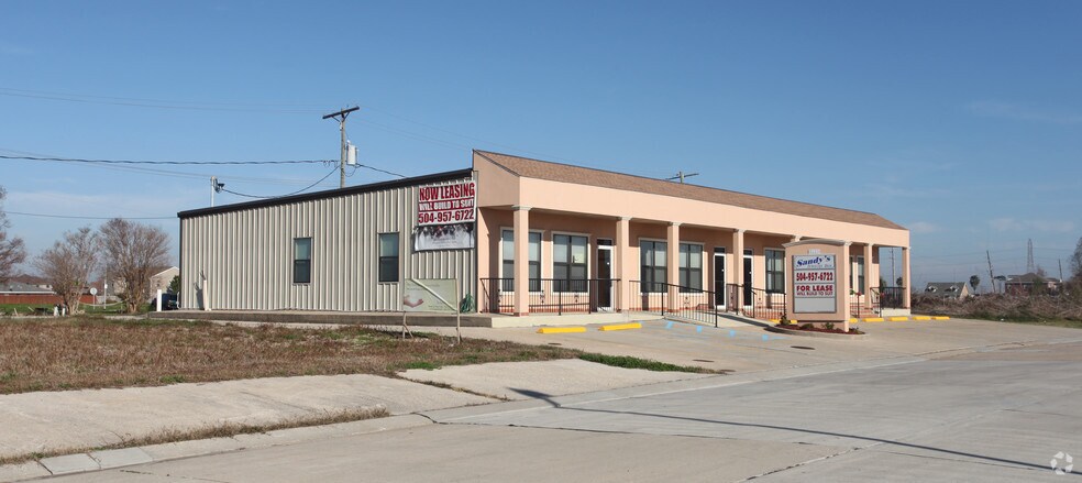 More Photos Of 3620 De La Ronde Dr, Chalmette Storefront Retail Office For Lease