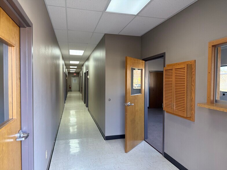 More Photos Of 7108 Texas Rd, Fort Smith Office For Sale