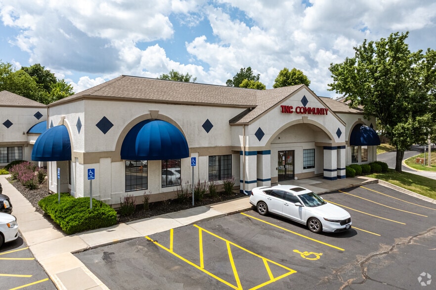 More Photos Of 17601 E 40 Hwy, Independence Unknown For Lease